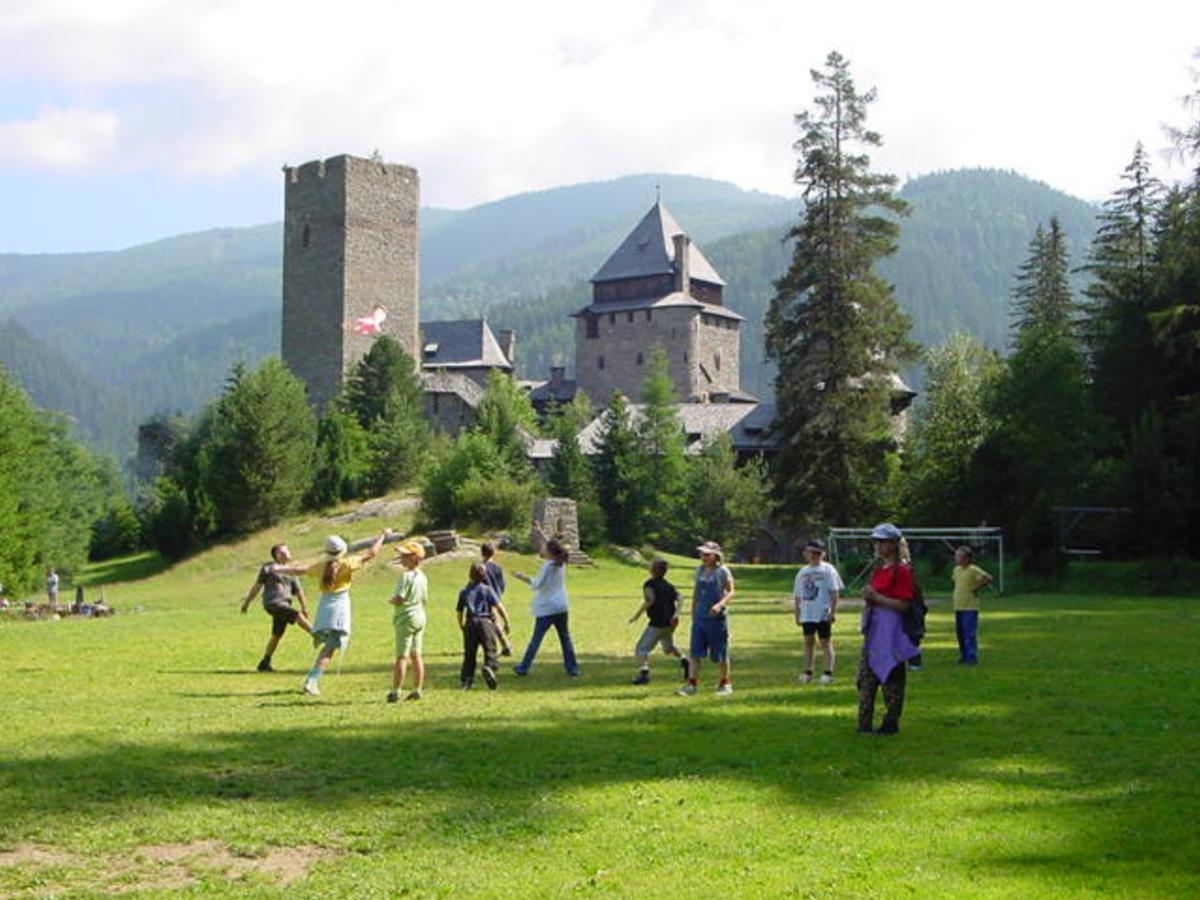 Burg Finstergrun Albergue Ramingstein Exterior foto